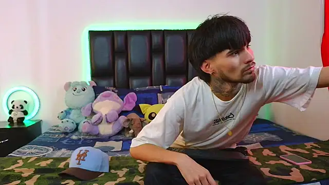 Snapshot of Brutal_Sex_Fucking chatting on 13, 5, 2026 Brutal Sex Fucking online show from 13, 5, 2026
