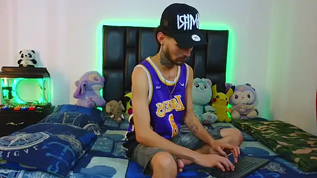 Snapshot of Brutal_Sex_Fucking chatting on 15, 5, 2026 Brutal Sex Fucking online show from 15, 5, 2026
