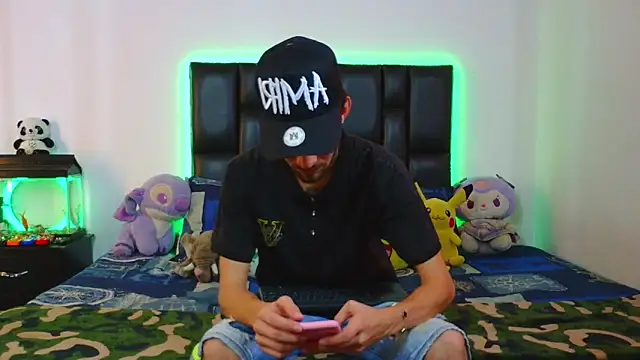Snapshot of Brutal_Sex_Fucking chatting on 15, 5, 2026 Brutal Sex Fucking online show from 15, 5, 2026