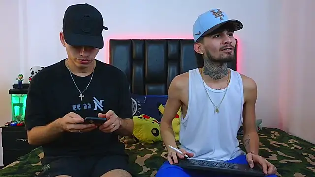Snapshot of Brutal_Sex_Fucking chatting on 18, 5, 2026 Brutal Sex Fucking online show from 18, 5, 2026