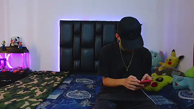 Snapshot of Brutal_Sex_Fucking chatting on 22, 5, 2026 Brutal Sex Fucking online show from 22, 5, 2026