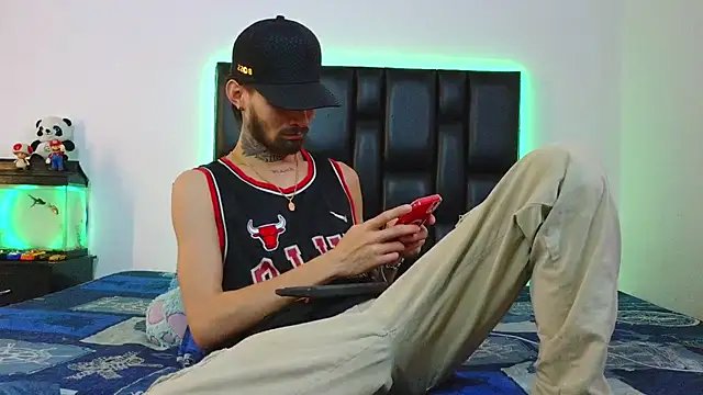 Snapshot of Brutal_Sex_Fucking chatting on 28, 5, 2026 Brutal Sex Fucking online show from 28, 5, 2026