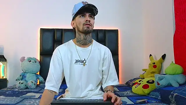 Snapshot of Brutal_Sex_Fucking chatting on 8, 6, 2026 Brutal Sex Fucking online show from 8, 6, 2026
