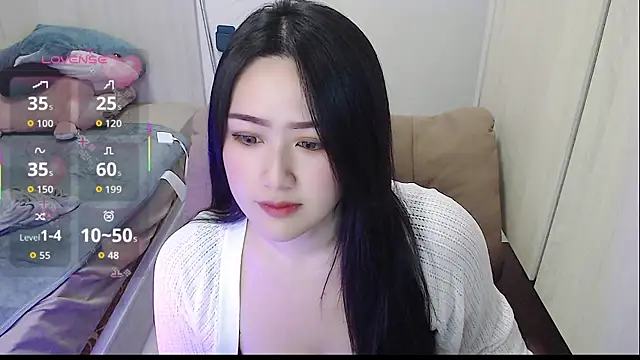 Snapshot of Eimile-Z chatting on 9, 10, 2025 Eimile-Z online show from 9, 10, 2025