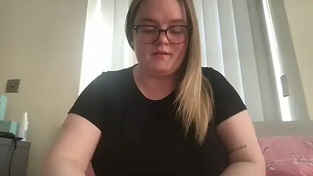 honeyyy24 online show from 24, 4, 2026