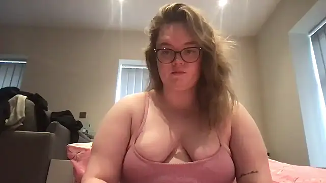 honeyyy24 online show from 28, 4, 2026