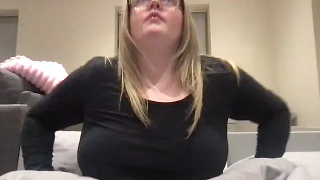 honeyyy24 online show from 13, 5, 2026
