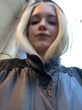 Snapshot of Milkyy_wway chatting on 13, 11, 2025 Milkyy wway online show from 13, 11, 2025