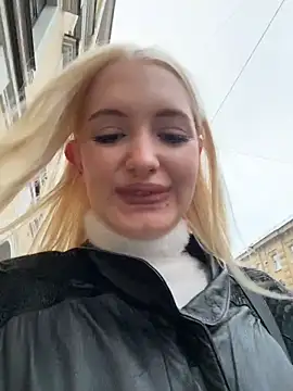 Snapshot of Milkyy_wway chatting on 19, 11, 2025 Milkyy wway online show from 19, 11, 2025