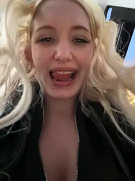 Snapshot of Milkyy_wway chatting on 19, 12, 2025 Milkyy wway online show from 19, 12, 2025