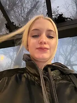 Snapshot of Milkyy_wway chatting on 21, 12, 2025 Milkyy wway online show from 21, 12, 2025