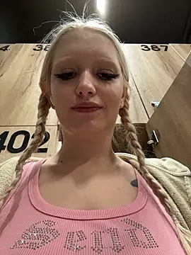 Snapshot of Milkyy_wway chatting on 2, 3, 2026 Milkyy wway online show from 2, 3, 2026