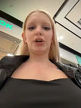 Snapshot of Milkyy_wway chatting on 3, 3, 2026 Milkyy wway online show from 3, 3, 2026