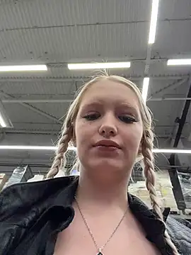 Snapshot of Milkyy_wway chatting on 19, 3, 2026 Milkyy wway online show from 19, 3, 2026