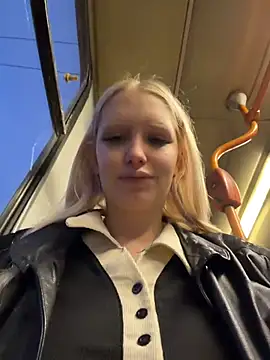 Snapshot of Milkyy_wway chatting on 27, 3, 2026 Milkyy wway online show from 27, 3, 2026