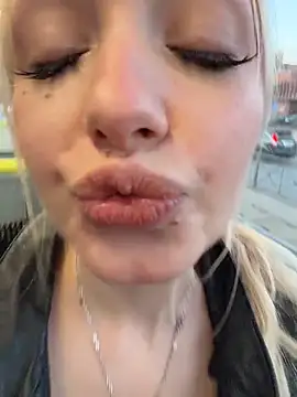 Snapshot of Milkyy_wway chatting on 29, 3, 2026 Milkyy wway online show from 29, 3, 2026