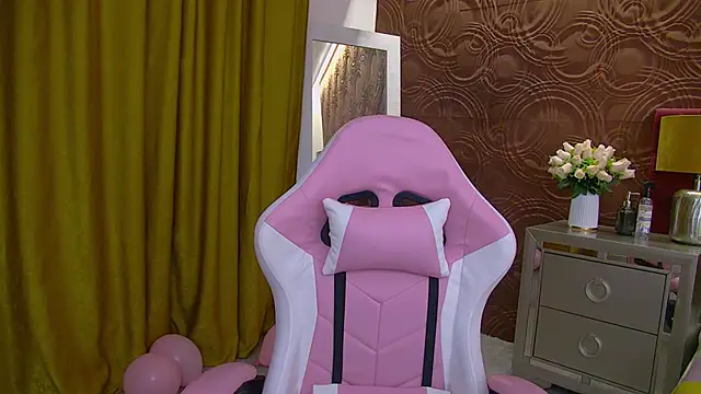 Snapshot of IrisMonn chatting on 11, 12, 2024 IrisMonn online show from 11, 12, 2024