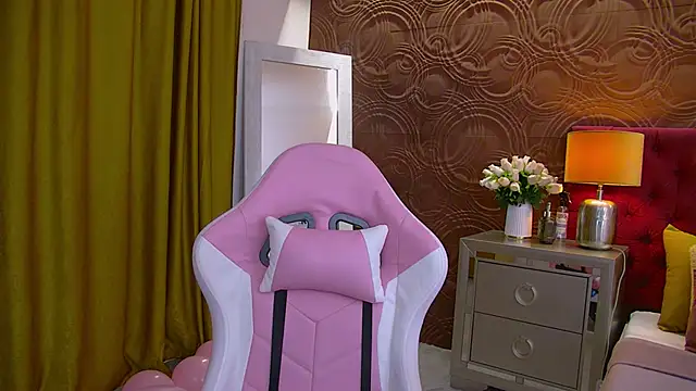 Snapshot of IrisMonn chatting on 17, 12, 2024 IrisMonn online show from 17, 12, 2024