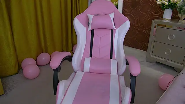 Snapshot of IrisMonn chatting on 23, 12, 2024 IrisMonn online show from 23, 12, 2024