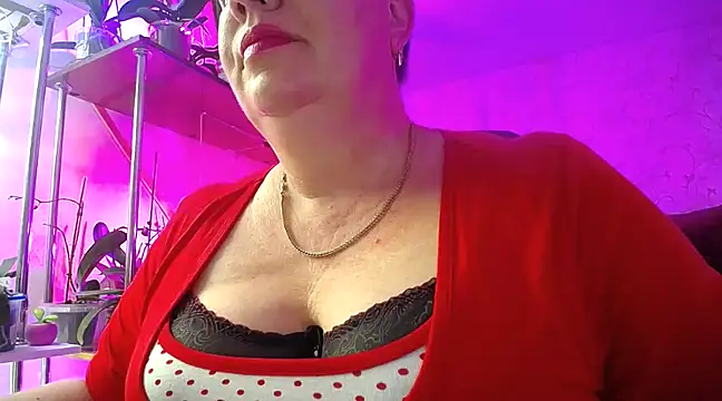  Sweet Woman online show from 10, 1, 2025