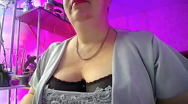  Sweet Woman online show from 17, 1, 2025