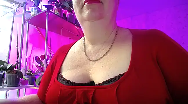  Sweet Woman online show from 28, 1, 2025