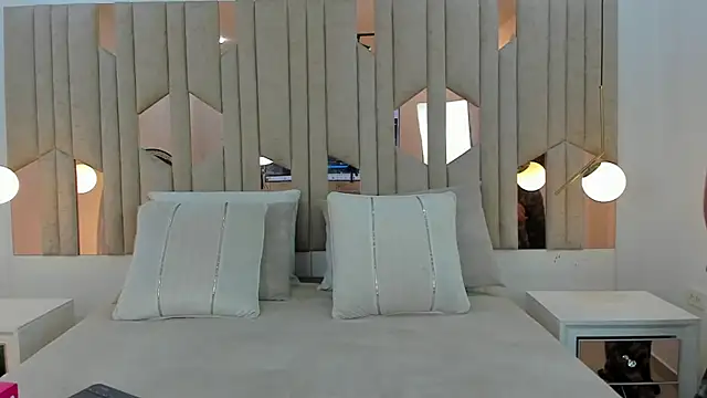 Snapshot of 1m_caro_ chatting on 23, 10, 2025 1m caro  online show from 23, 10, 2025