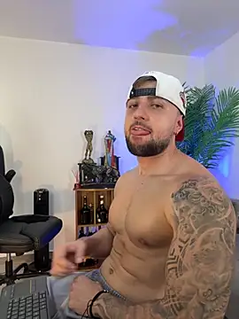 Snapshot of OwenMaximus814 chatting on 14, 10, 2025 OwenMaximus814 online show from 14, 10, 2025