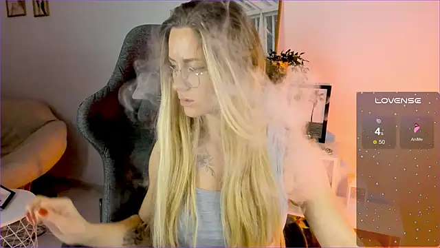 Snapshot of LadyIzabel chatting on 2, 12, 2024 LadyIzabel online show from 2, 12, 2024