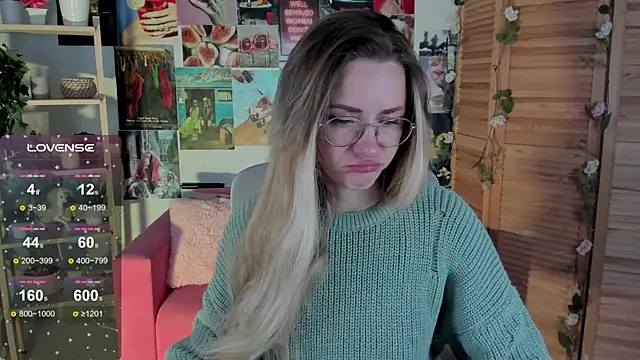 Snapshot of LadyIzabel chatting on 12, 12, 2024 LadyIzabel online show from 12, 12, 2024