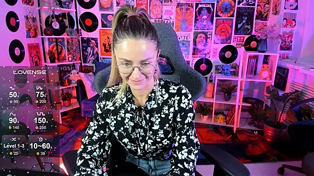 Snapshot of LadyIzabel chatting on 24, 1, 2025 LadyIzabel online show from 24, 1, 2025