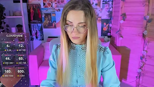 Snapshot of LadyIzabel chatting on 8, 2, 2025 LadyIzabel online show from 8, 2, 2025