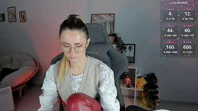 Snapshot of LadyIzabel chatting on 9, 2, 2025 LadyIzabel online show from 9, 2, 2025