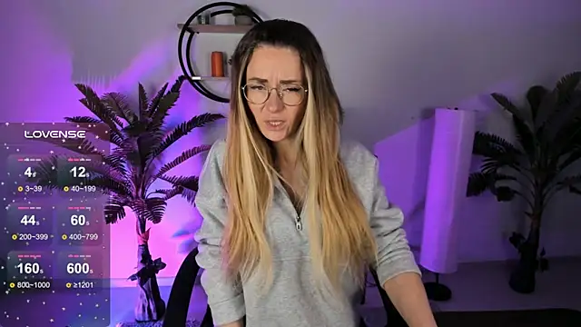 Snapshot of LadyIzabel chatting on 10, 2, 2025 LadyIzabel online show from 10, 2, 2025