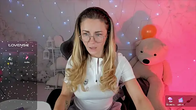 Snapshot of LadyIzabel chatting on 15, 2, 2025 LadyIzabel online show from 15, 2, 2025