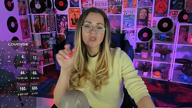 Snapshot of LadyIzabel chatting on 17, 2, 2025 LadyIzabel online show from 17, 2, 2025