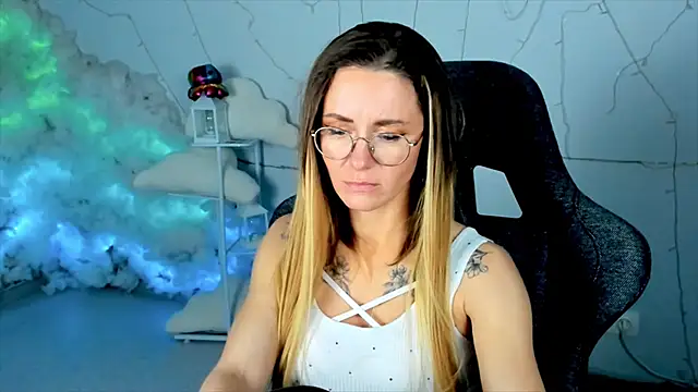 Snapshot of LadyIzabel chatting on 23, 2, 2025 LadyIzabel online show from 23, 2, 2025