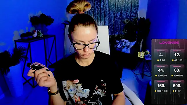 Snapshot of LadyIzabel chatting on 21, 10, 2025 LadyIzabel online show from 21, 10, 2025