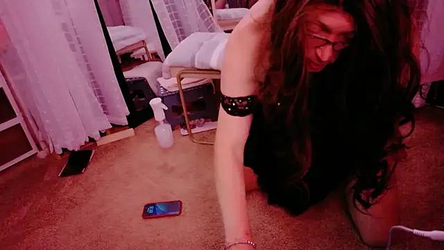 NinasNylonz online show from 11, 11, 2025