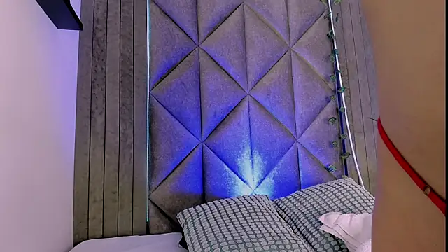 BriaConner  online show from 3, 11, 2025