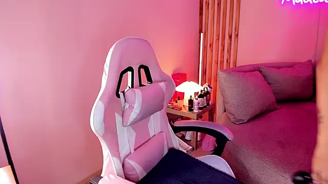 MadeleineSanez online show from 17, 6, 2026