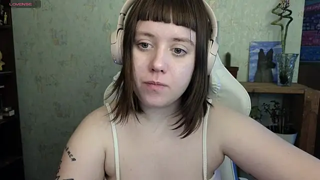 June shy0 online show from 27, 1, 2025