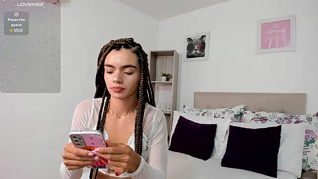 helen kinett online show from 2, 12, 2024