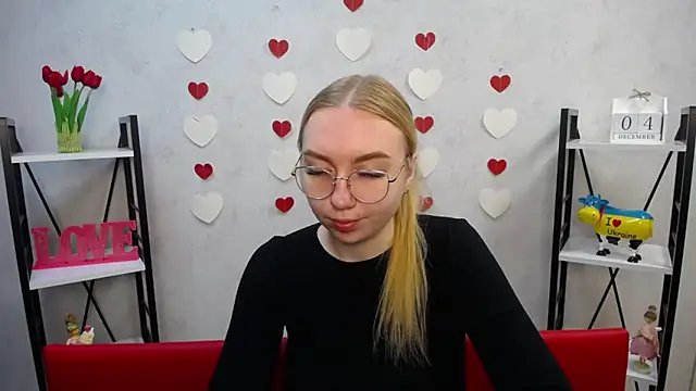 BeatriceFly online show from 4, 12, 2024