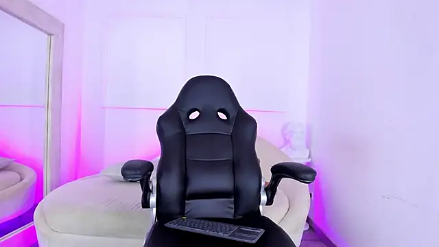 Hanna Moonlight  online show from 12, 2, 2025