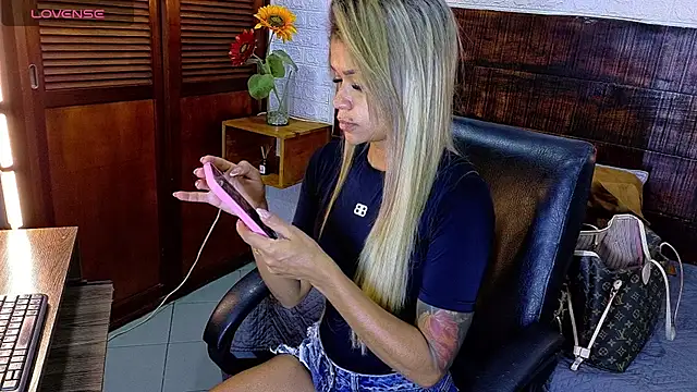 Snapshot of Celeste_sanz chatting on 29, 11, 2025 Celeste sanz online show from 29, 11, 2025