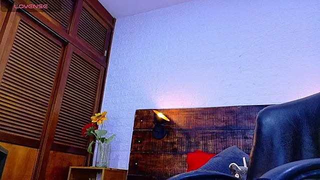 Snapshot of Celeste_sanz chatting on 14, 12, 2025 Celeste sanz online show from 14, 12, 2025