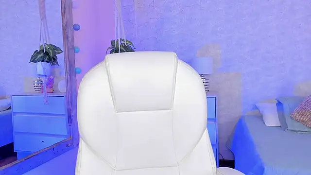 DahianaWalcott online show from 13, 2, 2025