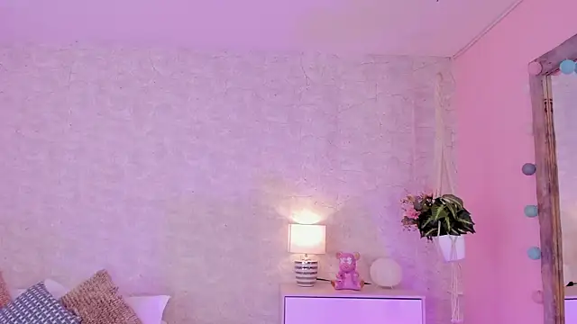 DahianaWalcott online show from 28, 2, 2025