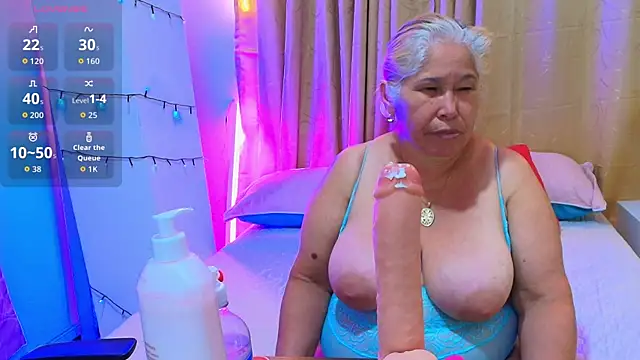 girl amada online show from 13, 12, 2025